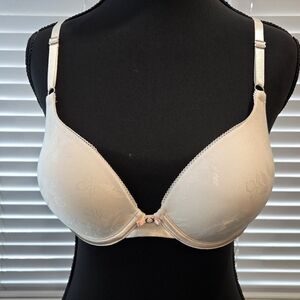 NWOT Vanity Fair Creme Colored Push Up Bra